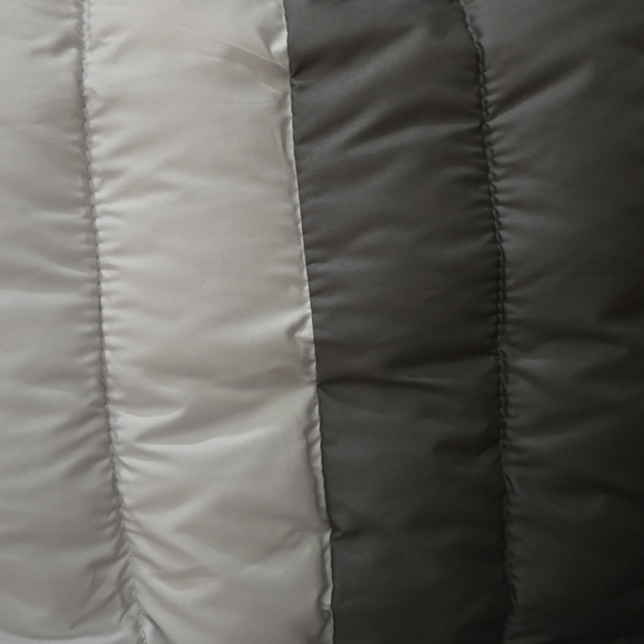 Columbia Women's Two-Tone Gray Puffer Jacket - Size L - Picture 10 of 12